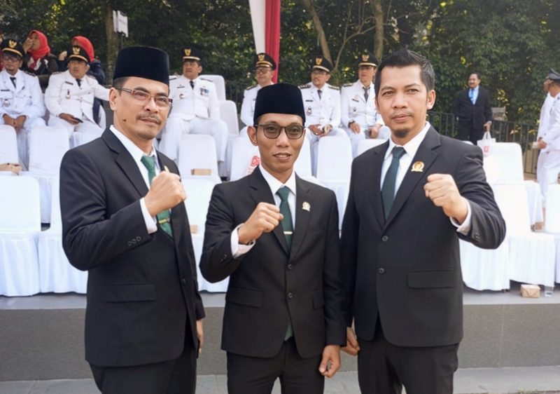 Fraksi PKB di momen usai mengikuti upacara HUT kemerdekaan RI ke-80, Ade Ibrahim (kiri), Siswanto (tengah, Abdul Khoir (kanan), di Balai kota Depok, Minggu, (17/8).